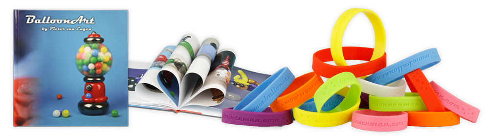 Boek en armbandjes