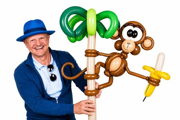 Ballonnenclown Pieter met ballonnen aap en palmboom